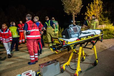 Esslingen: Person faellt in Neckar - Passant will helfen, findet ihn nicht mehr - Suchaktion der Rettungskraefte